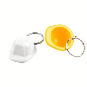 Llavero con Mini Casco de Seguridad Blanco y Amarillo, Regalo Novedoso para Trabajadores de la Construcción - Product Image 3
