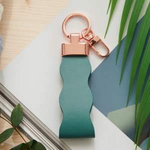 Creative car keychain pendant promotional gift, logo can be added, <b>leather</b> Korean style simple <b>key</b> <b>chain</b> bag charm - Product Image 3
