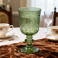 Verres à boire en verre coloré de style européen, pressés à la machine, gravés et sculptés, pour les fêtes nuptiales
