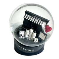 Globe à neige personnalisé MAKEINKK Beauty Store, produits de soin de la peau et décoration en résine de chiot avec base personnalisée