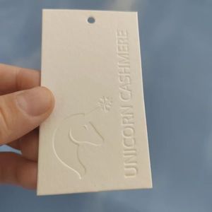 Étiquettes volantes en feuille d'aluminium pour vêtements, étiquettes personnalisées avec logo, étiquettes blanches à suspendre, étiquettes à suspendre avec logo estampé à chaud en or pour jeans et vêtements - Product Image 4