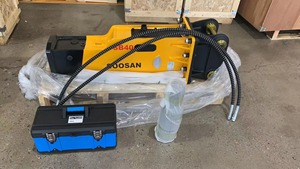 Martillo hidráulico SOOSAN modelo SB40 tipo caja adecuado para mini excavadoras, retroexcavadoras, minicargadora para demolición pequeña - Product Image 2