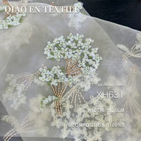 Tissu en maille brodé de perles florales fait main pour robe de mariée haute couture