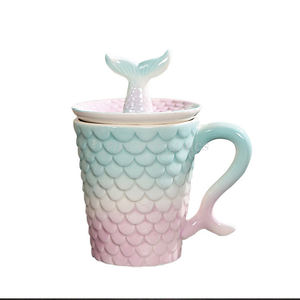 Taza de cerámica con tapa para parejas, Taza de cerámica con esmalte de perlas y escamas de pescado en relieve - Product Image 1