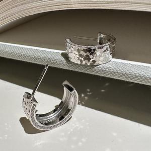 Boucles d'oreilles en argent pur S925, nid d'abeilles, glace pilée, style vintage français médiéval, style incurvé, design basique tendance - Product Image 5