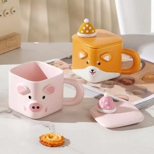 M cartone animato creativo carino a forma di animale domestico tazza in ceramica con coperchio per uso domestico tazza di acqua con mano e regalo tazze da caffè tazze - Product Image 2