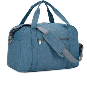 Article personnel de luxe personnalisé de la compagnie aérienne Spirit Sac de voyage à main Weekender pour la nuit - Product Image 1