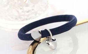 กำไลข้อมือแฟชั่นแบบกำหนดเอง ยางรัดผม ที่รัดผม พร้อมจี้ห้อยประดับเงินทอง - Product Image 6