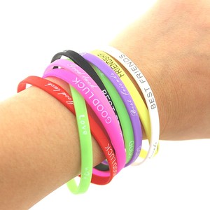 2026 nuovo all'ingrosso colorato in gomma di Silicone promozionale braccialetti <span class=keywords><strong>sportivi</strong></span> evento regalo <span class=keywords><strong>per</strong></span> gli atleti - Product Image 1
