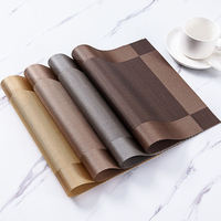 Napperons de table basse en vinyle antidérapant bon marché de vente en gros direct d'usine pour salle à manger tapis de table tissés en tissu PVC