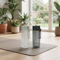 Bouteille d'eau en plastique personnalisable avec logo, 750 ml, facile à transporter avec poignée et paille intégrée, idéale pour la rentrée scolaire, le sport et la gym