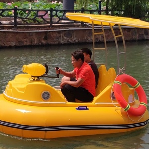 Bateau tamponneur électrique QIQU 24V à moteur sans balais, 3 places, en PE, avec pistolet à eau, lumières LED et musique, pour usage commercial en <span class=keywords><strong>parc</strong></span> aquatique - Product Image 3