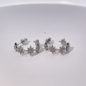 Pendientes de Aro Redondos de Latón Chapado en Oro Tianyu Gems con Pequeñas Piedras de Circonita Cúbica Octogonales, Diseño de Estrella Clásico y Moderno - Product Image 4