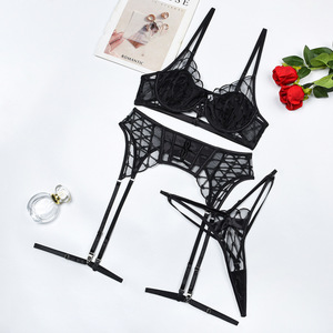 Chuangerm Spot 2025 Nuevo Conjunto de Lencería de 4 Piezas con Malla de Diamantes, Lencería Sexy Negra con Aberturas para Mujer - Product Image 5
