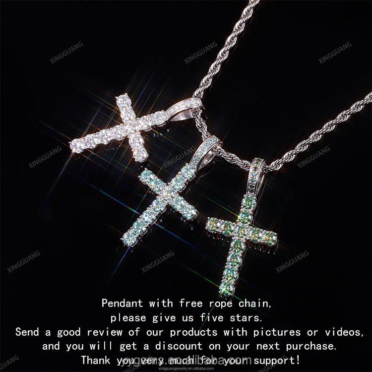 Pendentif blanc avec chaîne corde