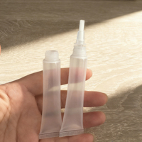 Tube vide de 5 ml et 10 ml avec applicateur pinceau pour vernis à ongles et gel D16, tube noir de 5 g et 10 g pour traitements du cuir chevelu, soins de la peau et du pelage des animaux, et pommades.