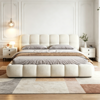 Lit rembourré moderne en tissu doux effet nuage, avec cadre réglable en plastique, couleur crème, tailles King et Queen, durable et écologique, pour chambre à coucher.