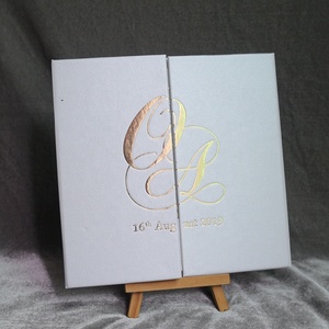 Invitation personnalisée avec monogramme en relief doré, couverture rigide à rabat, acrylique transparent avec poche et carte RSVP - Product Image 2