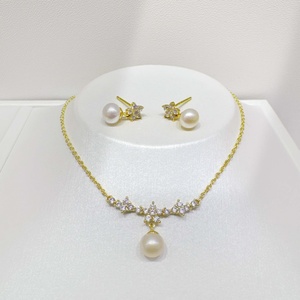 Juego de Collar y Pendientes de Plata 925 con Perlas Románticas, Chapado en Oro, Diseño Floral, para Mujer, Venta al Por Mayor - Product Image 3