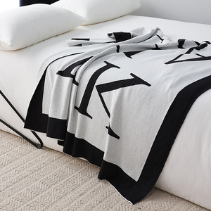 Lettres noires et blanches Jacquard 100% acrylique épais tricoté couverture Super doux et chaud luxe jeter pour lit canapé - Product Image 3