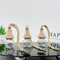 Pendentif d'aromathérapie Jolie bouteille de diffuseur de parfum d'arôme suspendu pour voiture
