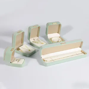 Wholesale Jewelry Package Gift Box Luxury Green Velvet Jewelry Box Portable Earring Jewelry Ring Packaging Boxes