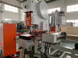 Línea de Producción de Contenedores de Papel de Aluminio Totalmente Automática LK-T63, Admite Múltiples Estilos de Enrollado de Bordes - Product Image 3