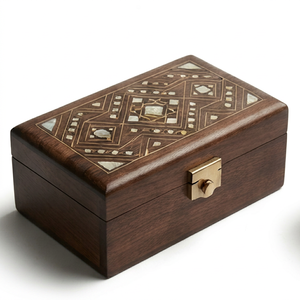 Boîte à bijoux en bois faite à la main, organisateur de rangement décoratif, étui rectangulaire pour souvenirs avec fermoir pour présentation, boîte de taille personnalisée - Product Image 1