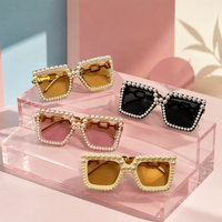 Vente en gros d'usine, lunettes de soleil tendance pour femmes, monture carrée en perles personnalisées, UV400, lunettes de luxe décoratives, mode