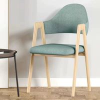 Chaise de salle à manger en acier inoxydable à cadre en A, avec dossier et accoudoirs en cuir, design moderne et minimaliste pour la maison et les salons de thé.
