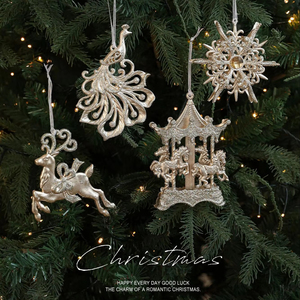 Set di Decorazioni Natalizie 2026 con <span class=keywords><strong>Glitter</strong></span> Dorato, Ornamenti a Forma di Cervo, Pavone, Fiocco di Neve e Carosello in Plastica da Appendere all'Albero di Natale - Product Image 1