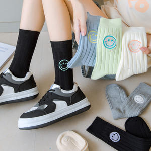 Usine en Chine Vente en gros Chaussettes d'école de mode respirantes de bonne qualité pour garçons et filles avec dessin animé - Product Image 4