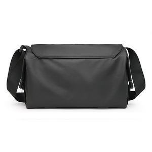 Nouveau sac à bandoulière noir en nylon souple vierge et durable de créateur personnalisé sac à bandoulière unique unisexe pour adolescent - Product Image 3
