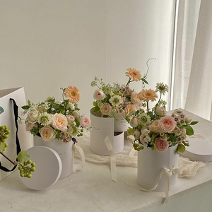 Cajas de flores transparentes redondas giratorias de lujo personalizadas, joyero de flores con ventana y cintas - Product Image 5