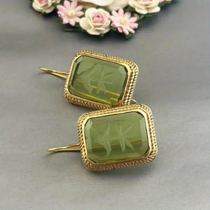 Orecchini a Perno E4538 in Oro con Design Floreale in Pietra Naturale, Montatura a Castone, Classici Unisex per Uso Quotidiano - Product Image 3