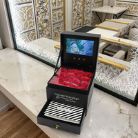 Boîte rigide de luxe avec écran LCD de 4,3 pouces pour l'emballage de bijoux et de montres, avec laminage mat, gaufrage, boîte cadeau vidéo personnalisée avec tiroir