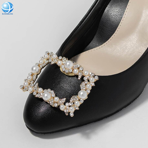 Gesper logam lapisan emas dapat dilepas untuk sepatu pengantin perhiasan atas aksesori klip sepatu manik-manik berlian imitasi mutiara - Product Image 2