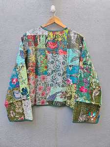 Veste en coton réversible à col en V style vintage, veste patchwork, veste florale, veste vintage faite à la main pour femmes, manteau d'hiver - Product Image 6