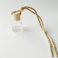 Bouteilles de parfum de voiture en verre de forme carrée de 8ml Bouteille de diffuseur de voiture suspendue vide de parfum