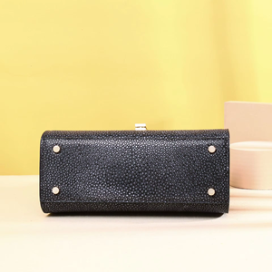Sacs à main de créateurs de marques célèbres, sac bandoulière croisé pour femme, nouveau motif poisson, perle lisse, bandoulière unique, style classique haut de gamme - Product Image 3