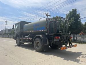 Camión cisterna de agua 4x4 con tracción en las cuatro ruedas y dos ruedas, utilizado para limpiar carreteras durante incendios forestales - Product Image 6