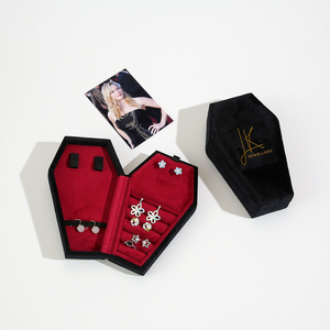 Boîte de rangement de voyage pour bijoux avec logo personnalisé, en velours noir gothique, en forme de cercueil, pour collier, fermeture à pression, fait main, Halloween - Product Image 3
