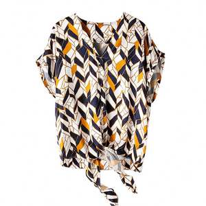 Chemise à boutons en soie à col en V à manches courtes pour femmes - Product Image 6