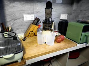 Extracteur de jus à mastication lente de qualité commerciale avec une large <span class=keywords><strong>goulotte</strong></span> d'alimentation pour fruits et légumes - Product Image 3