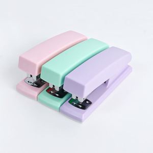 Agrafeuse en plastique de moyenne capacité n°12 - Agrafeuse de bureau légère et ergonomique avec agrafes 26/6 pour la vente en gros - Product Image 1