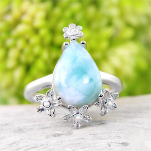 Anillo de Plata de Ley S925 con Diseño Simple, Piedra de Corte Pera, Pequeña Flor Alrededor, Anillo de Larimar - Product Image 4