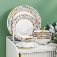 Service de vaisselle créatif de luxe léger nordique avec incrustations dorées, comprenant des bols, assiettes, assiettes à riz, assiettes à nouilles, assiettes à soupe et assiettes à pâtes, et des soucoupes