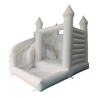Château gonflable de luxe blanc pour mariage avec toboggan pour mariages, réceptions et célébrations