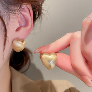 Pendientes de tuerca de Metal con forma de aguja para mujer, joyería de plata con diseño de viento cepillado, con personalidad, venta al por mayor - Product Image 1