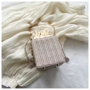 THK0518 Fashion Small Square Chain Shoulder <b>Bag</b> Daisy <b>Straw</b> <b>Woven</b> Drawstring Bucket Pearl Handbag Summer - Product Image 6
